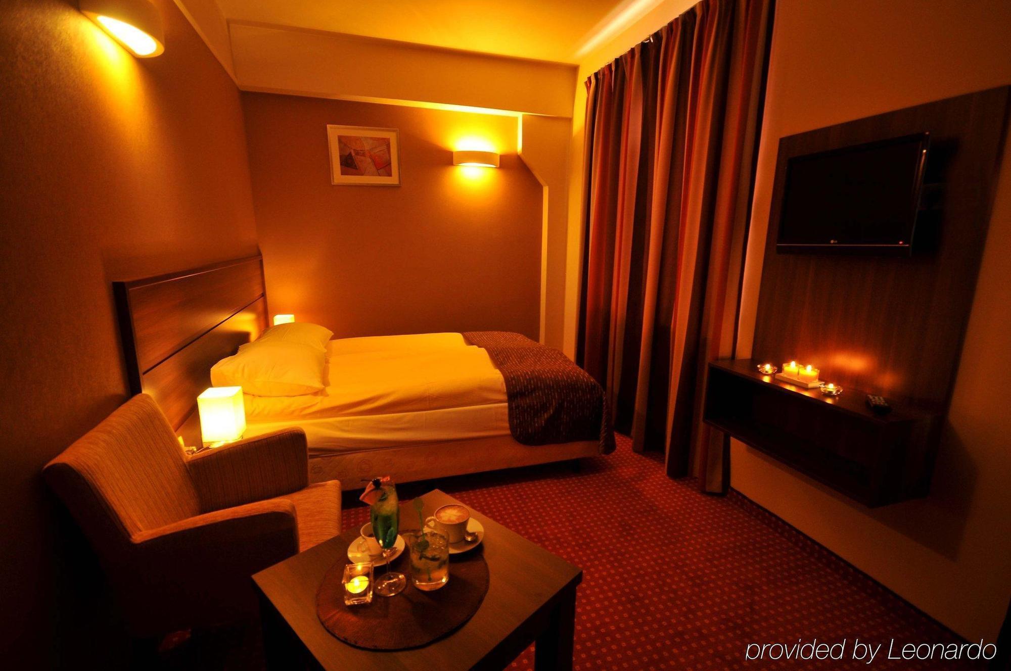 Hotel Teczowy Mlyn Kielce Bilik gambar